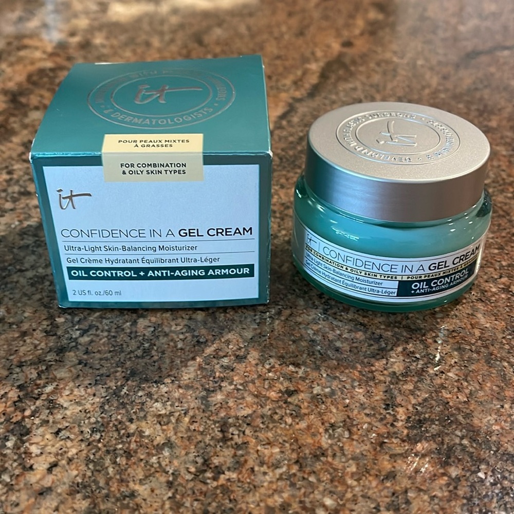 CONFIDENCE IN A GEL CREAM OIL-FREE MOISTURIZER
New in box